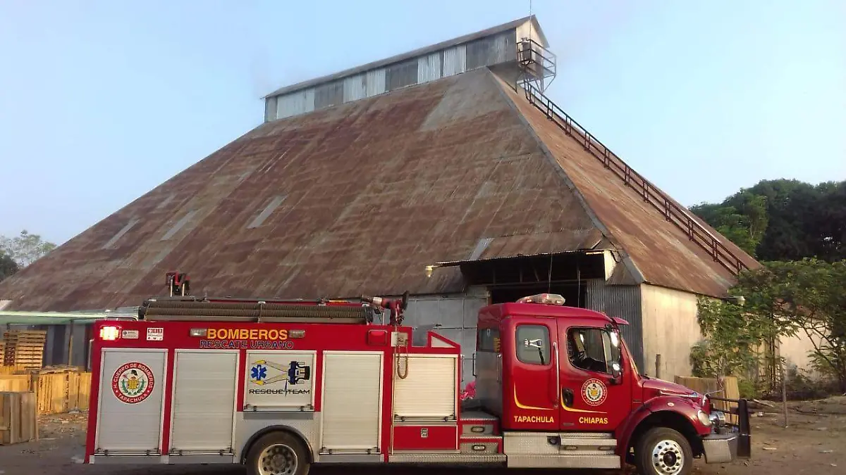 incendio bodega bomberos